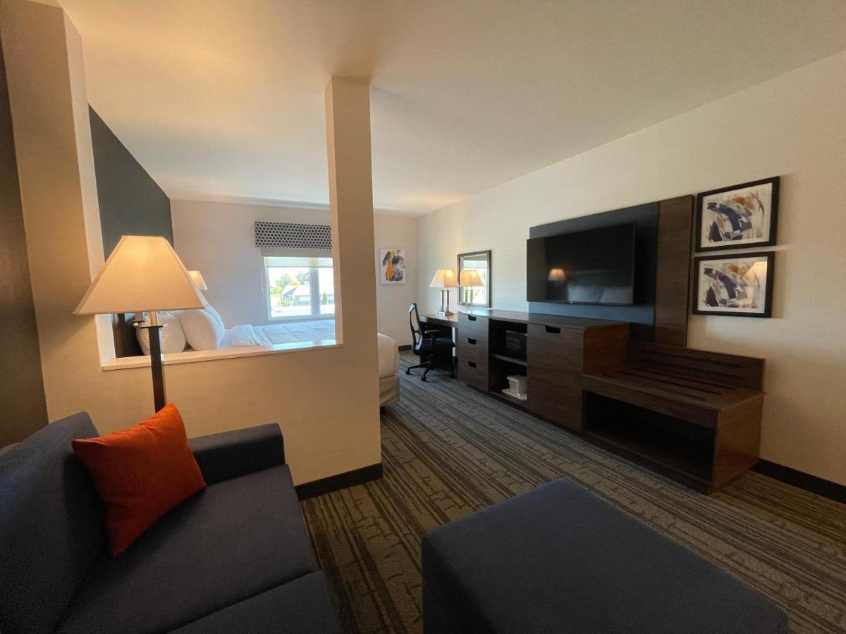 Comfort Inn & Suites Carleton Place Экстерьер фото