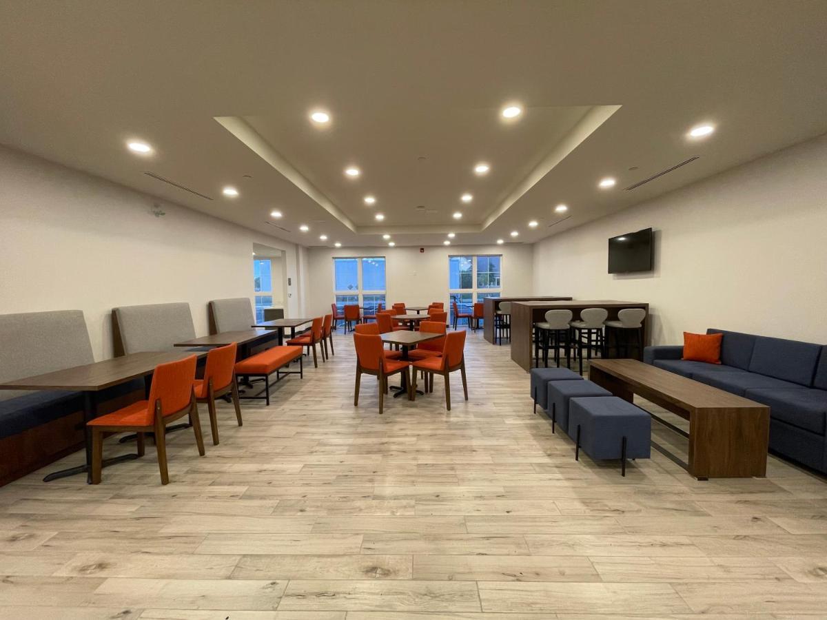 Comfort Inn & Suites Carleton Place Экстерьер фото