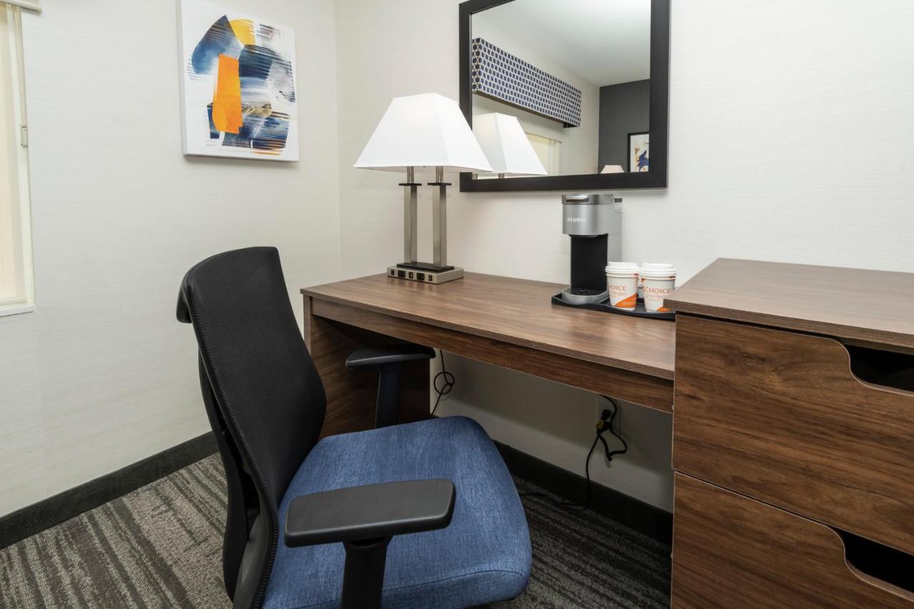 Comfort Inn & Suites Carleton Place Экстерьер фото