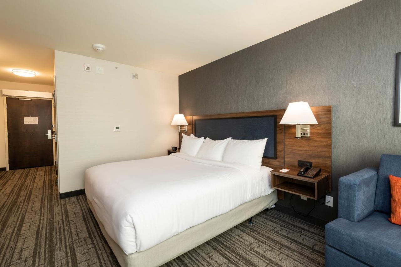 Comfort Inn & Suites Carleton Place Экстерьер фото